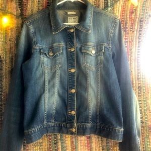 Old Navy Stretch Vintage Denim Jacket 😎